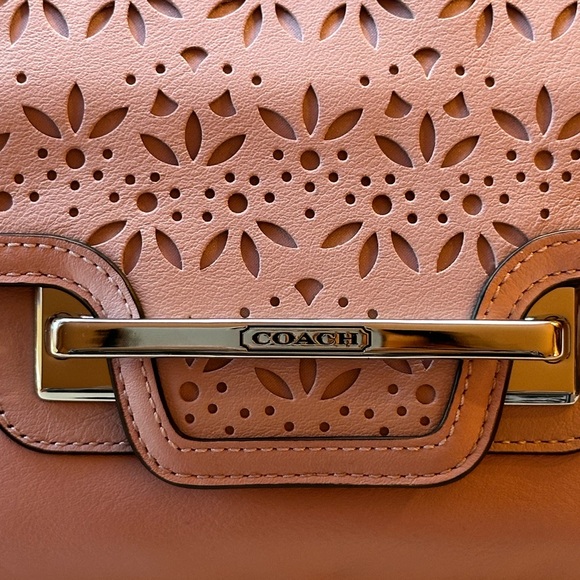New Coach Taylor Eyelet Leather Zip Clutch - Picture 2 of 16